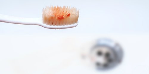 blood on the toothbrush effects of rarely toothbrush.