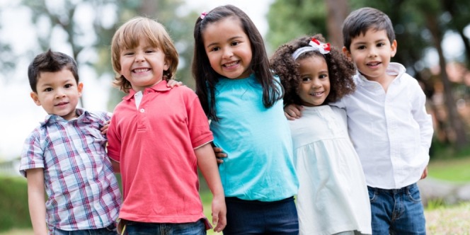 Smiling kids with healthy teeth has an optimal growth
