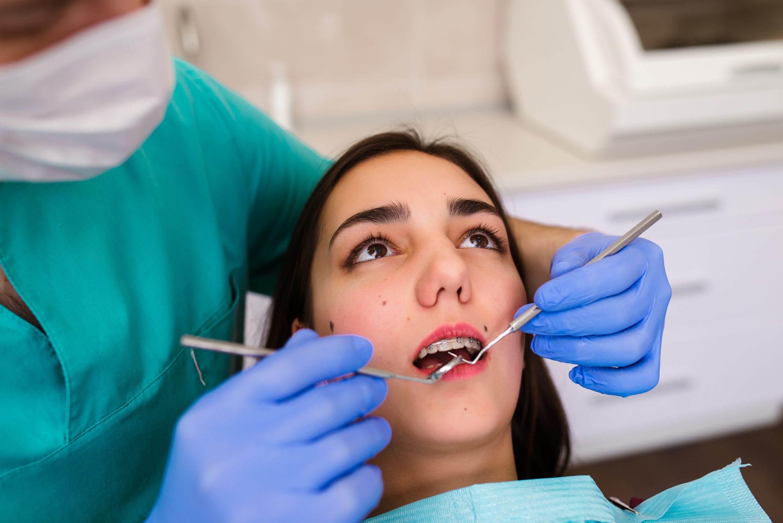 Read more about the article Mengalami Radang Gusi Saat Pakai Kawat Gigi? Gunakan Enzim Orthodontic